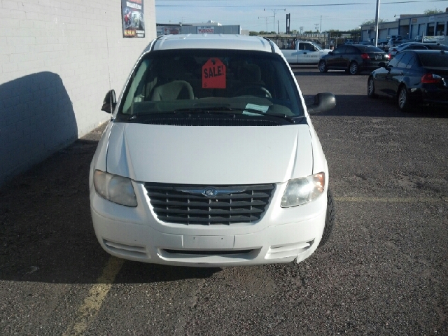 2006 Chrysler Town and Country Base
