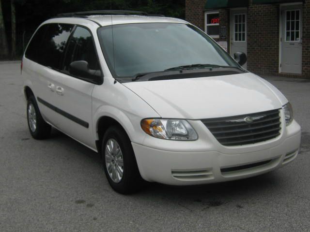 2006 Chrysler Town and Country Base