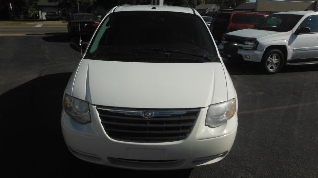 2006 Chrysler Town and Country Elk Conversion Van