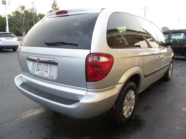 2006 Chrysler Town and Country Elk Conversion Van
