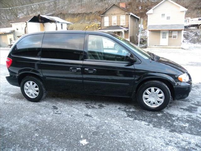2006 Chrysler Town and Country XLT Sport 4.6L 2WD