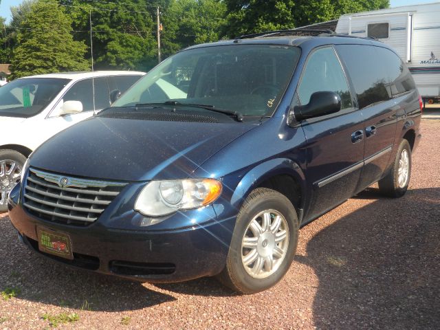 2006 Chrysler Town and Country 3.5