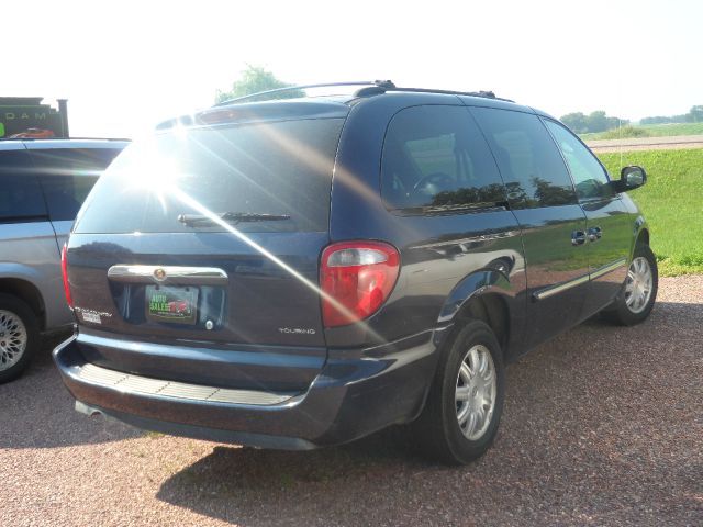 2006 Chrysler Town and Country 3.5