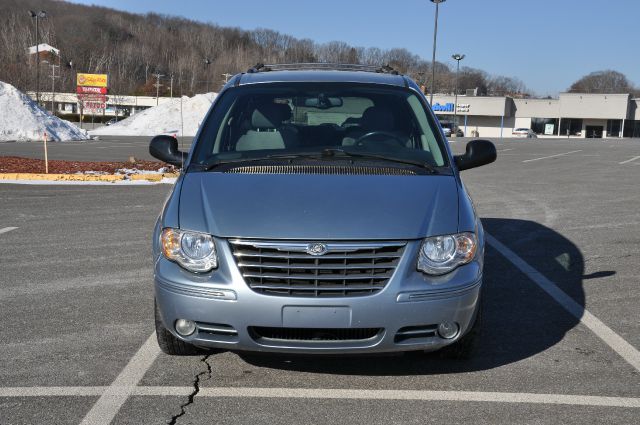 2006 Chrysler Town and Country SLT 25