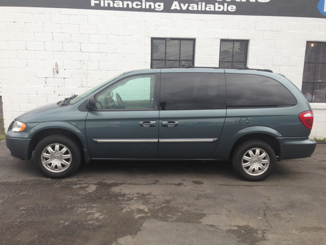 2006 Chrysler Town and Country 3.5