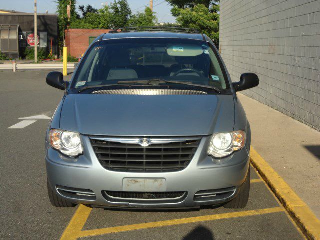 2006 Chrysler Town and Country FX4 Crew, Buckets, Sharp