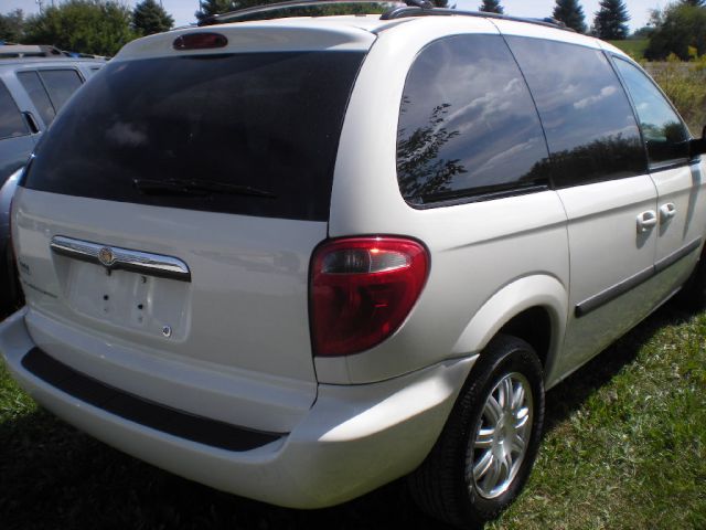 2006 Chrysler Town and Country Base
