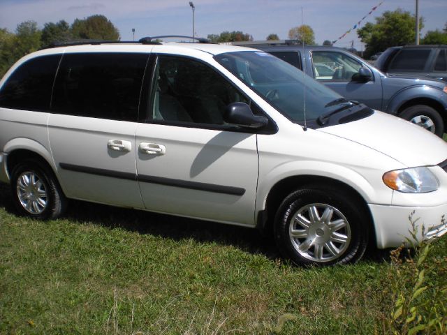 2006 Chrysler Town and Country Base