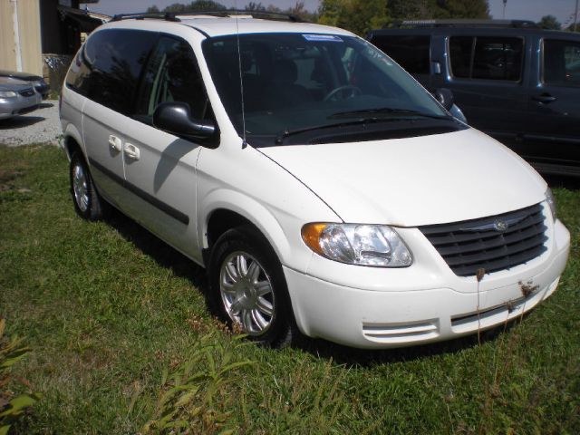 2006 Chrysler Town and Country Base