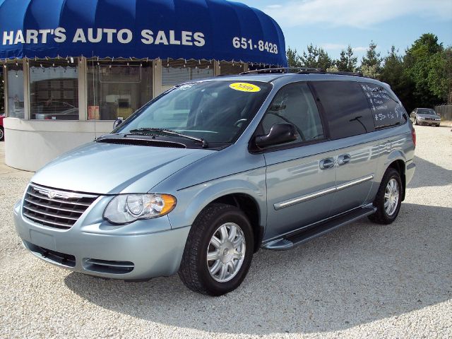 2006 Chrysler Town and Country 3.5