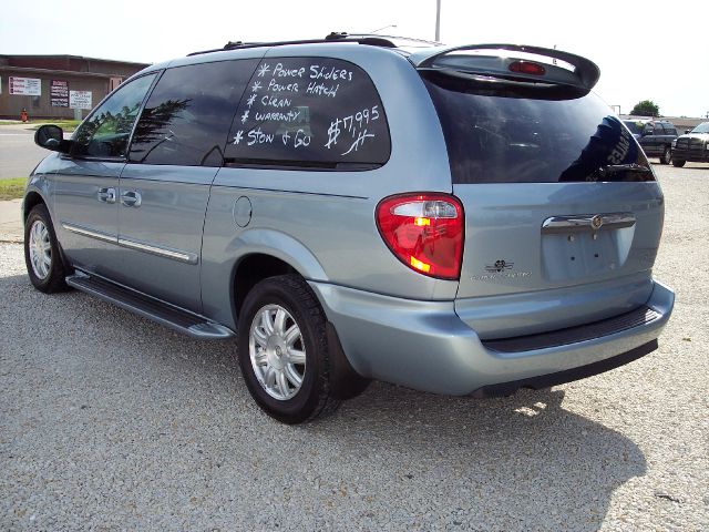 2006 Chrysler Town and Country 3.5