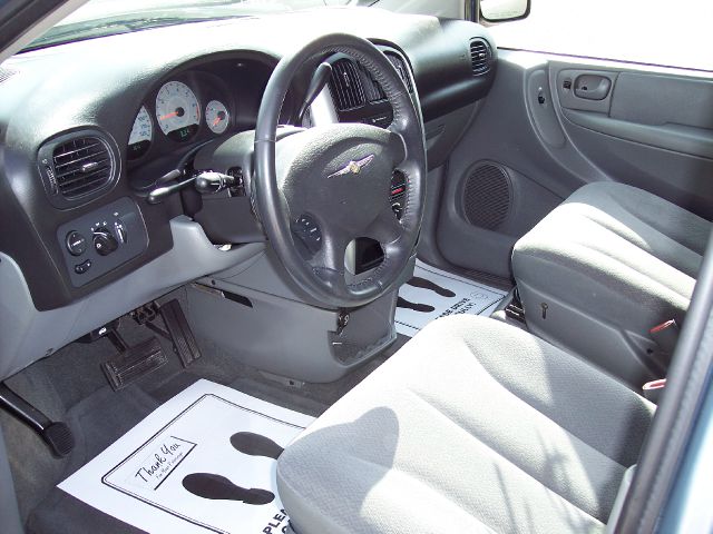2006 Chrysler Town and Country 3.5