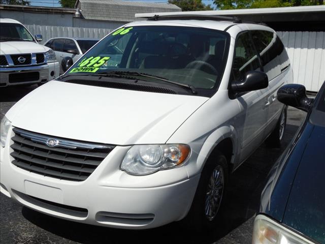 2006 Chrysler Town and Country Unknown