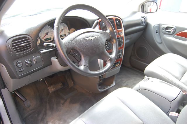 2006 Chrysler Town and Country SLT 25
