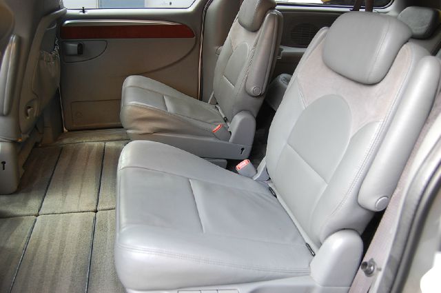 2006 Chrysler Town and Country SLT 25