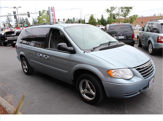 2006 Chrysler Town and Country SL Regular Cab 2WD