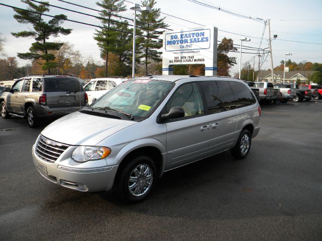 2006 Chrysler Town and Country SLT 25