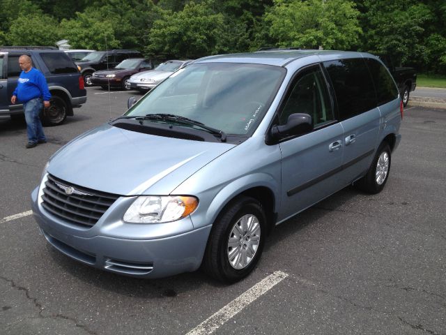 2006 Chrysler Town and Country Base