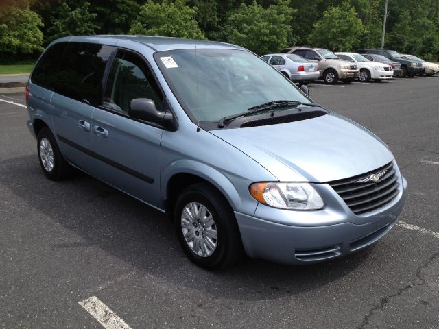 2006 Chrysler Town and Country Base