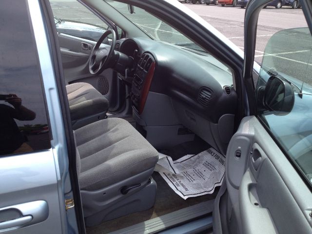 2006 Chrysler Town and Country Base