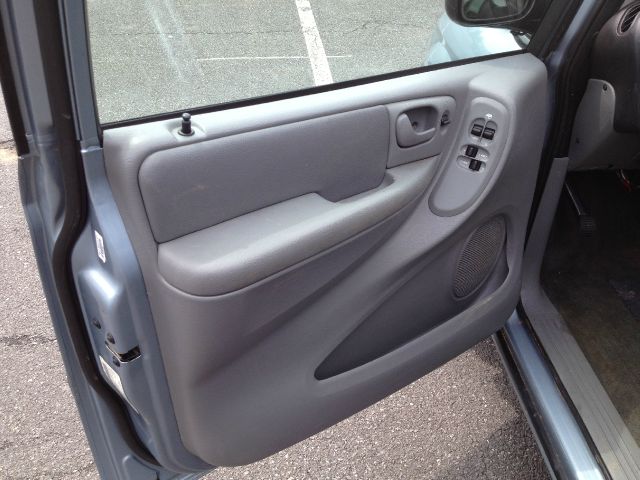 2006 Chrysler Town and Country Base