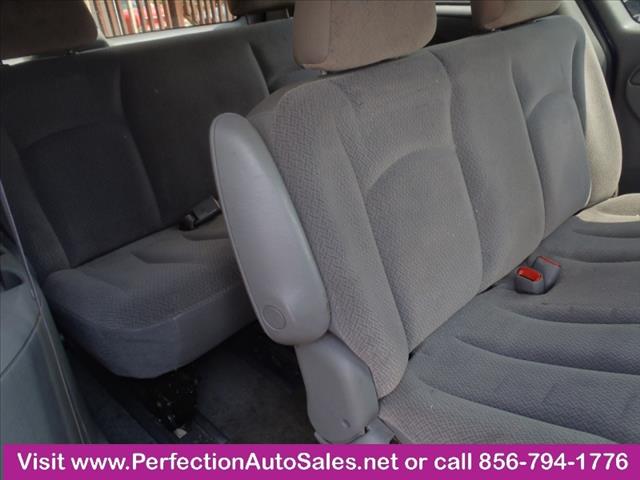2006 Chrysler Town and Country Base