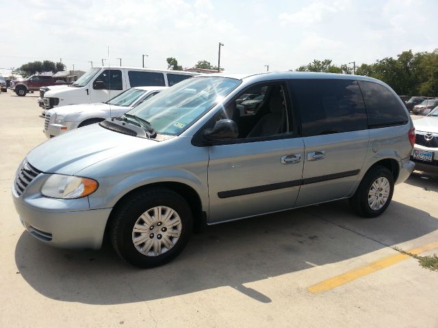 2006 Chrysler Town and Country Base