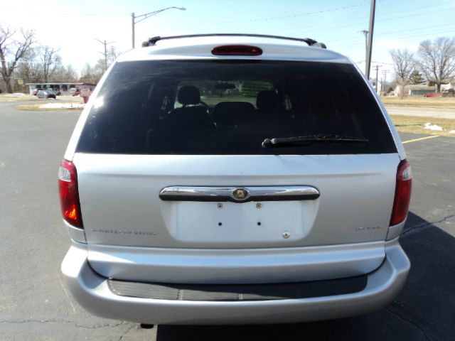 2006 Chrysler Town and Country 3.5