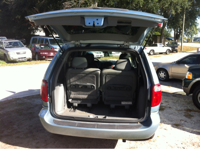 2006 Chrysler Town and Country Base