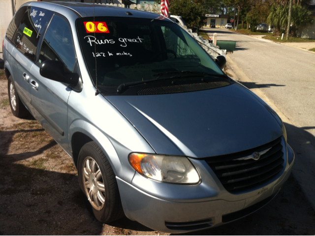2006 Chrysler Town and Country Base