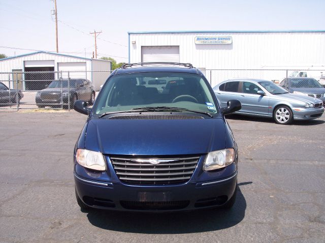 2006 Chrysler Town and Country Base