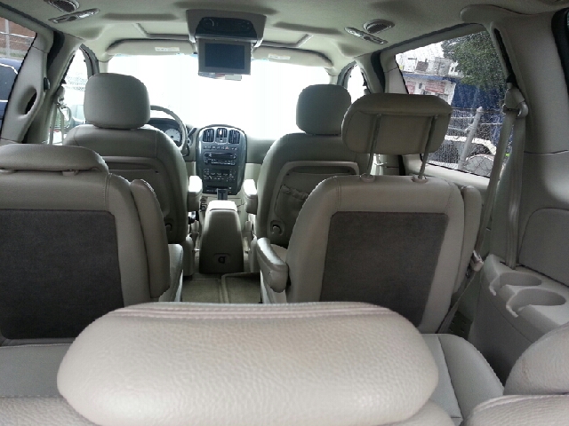 2006 Chrysler Town and Country SLT 25