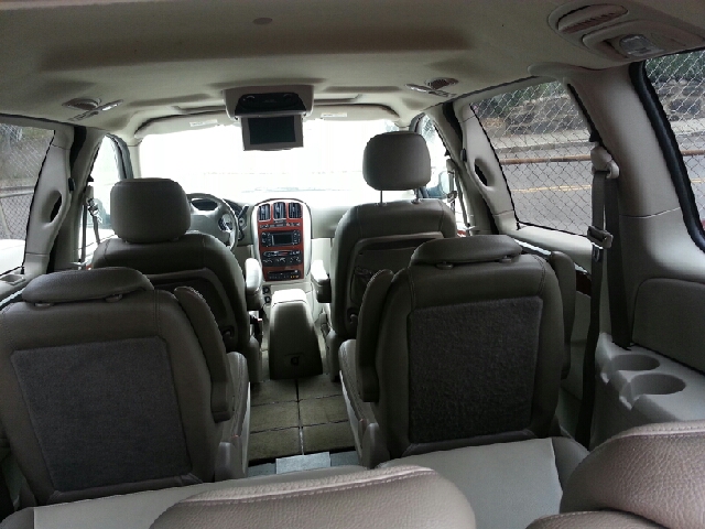 2006 Chrysler Town and Country SLT 25