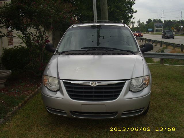2006 Chrysler Town and Country Elk Conversion Van