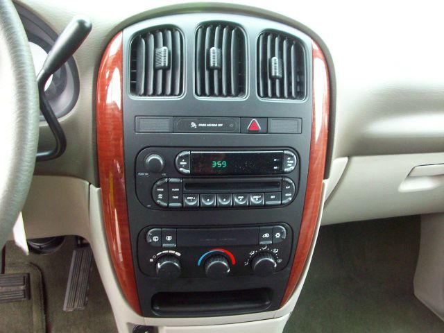 2006 Chrysler Town and Country Base