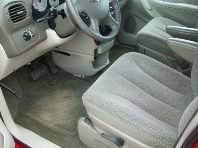 2006 Chrysler Town and Country Base