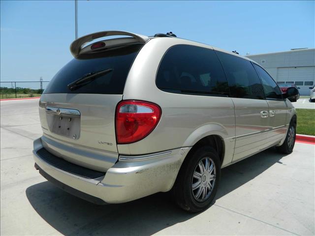 2006 Chrysler Town and Country 4X4 25