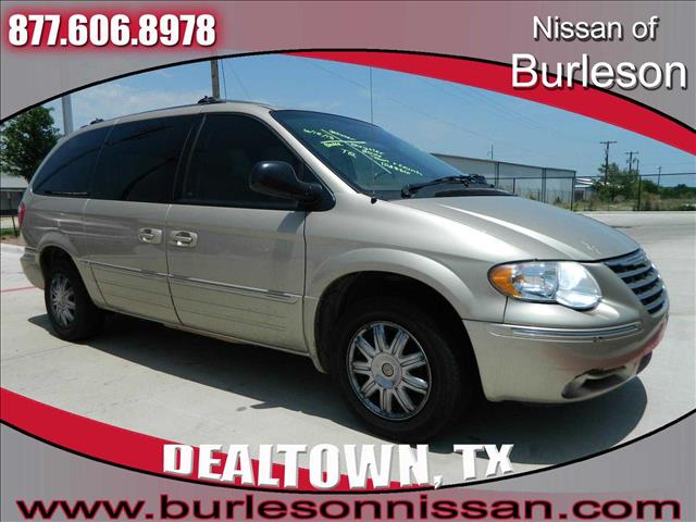 2006 Chrysler Town and Country 4X4 25