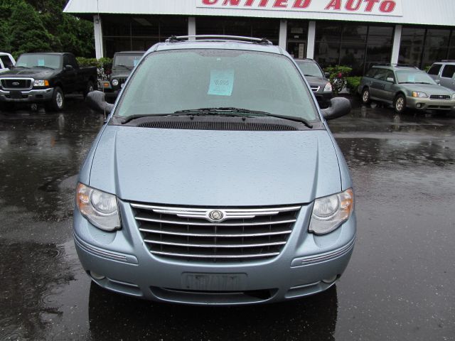 2006 Chrysler Town and Country SLT 25
