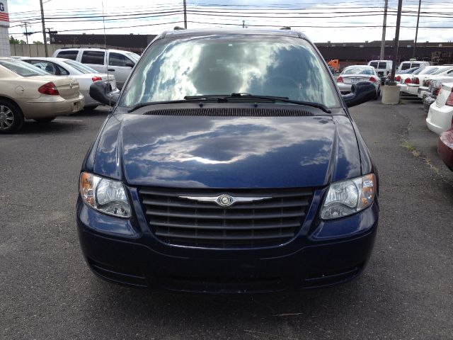2006 Chrysler Town and Country Base