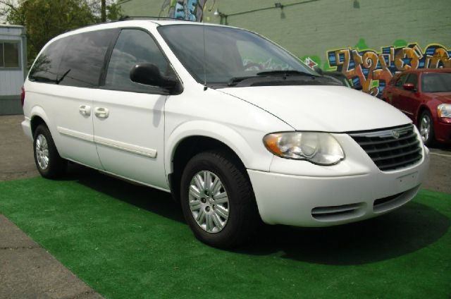 2006 Chrysler Town and Country Elk Conversion Van