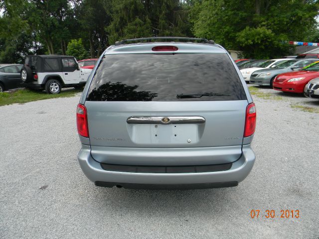 2006 Chrysler Town and Country 3.5