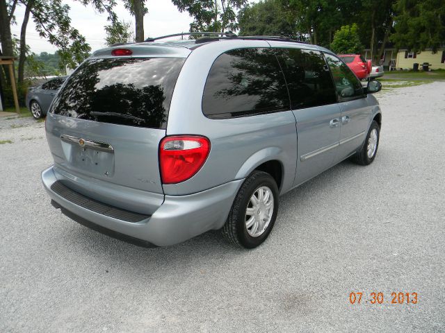 2006 Chrysler Town and Country 3.5