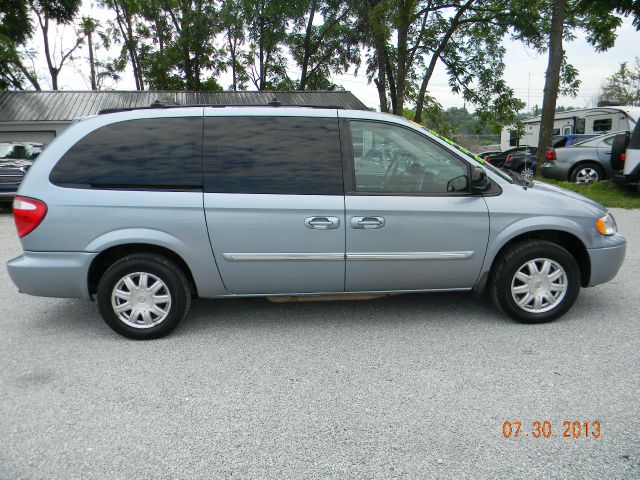 2006 Chrysler Town and Country 3.5