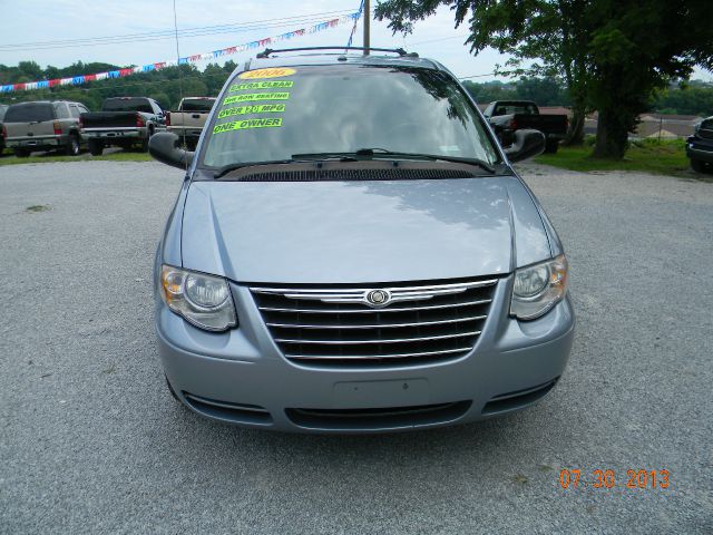 2006 Chrysler Town and Country 3.5