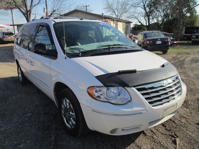 2006 Chrysler Town and Country SLT 25