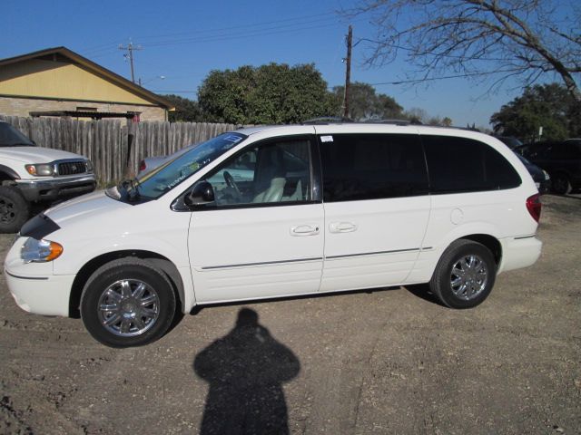 2006 Chrysler Town and Country SLT 25