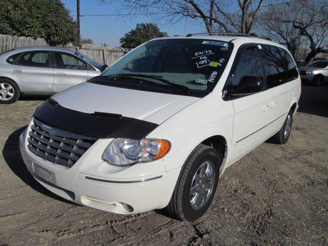 2006 Chrysler Town and Country SLT 25