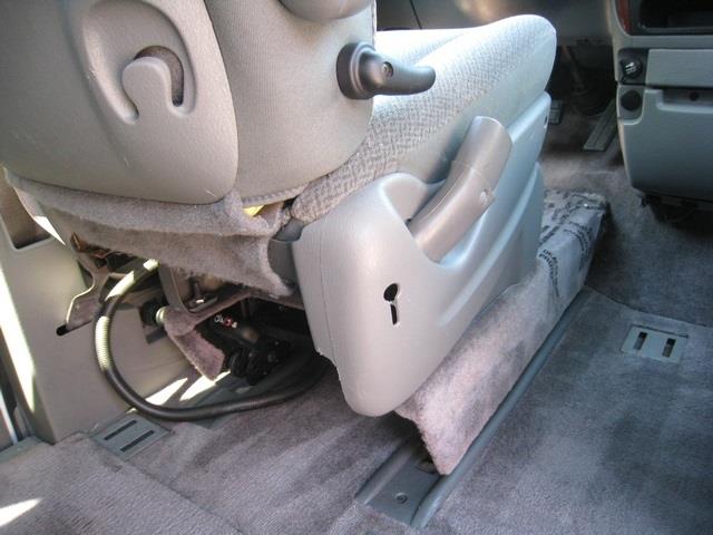 2006 Chrysler Town and Country Luxury SUV 3RD ROW SEAT