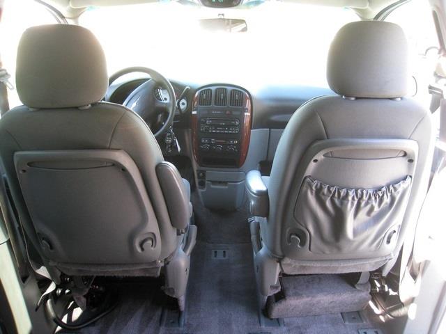 2006 Chrysler Town and Country Luxury SUV 3RD ROW SEAT